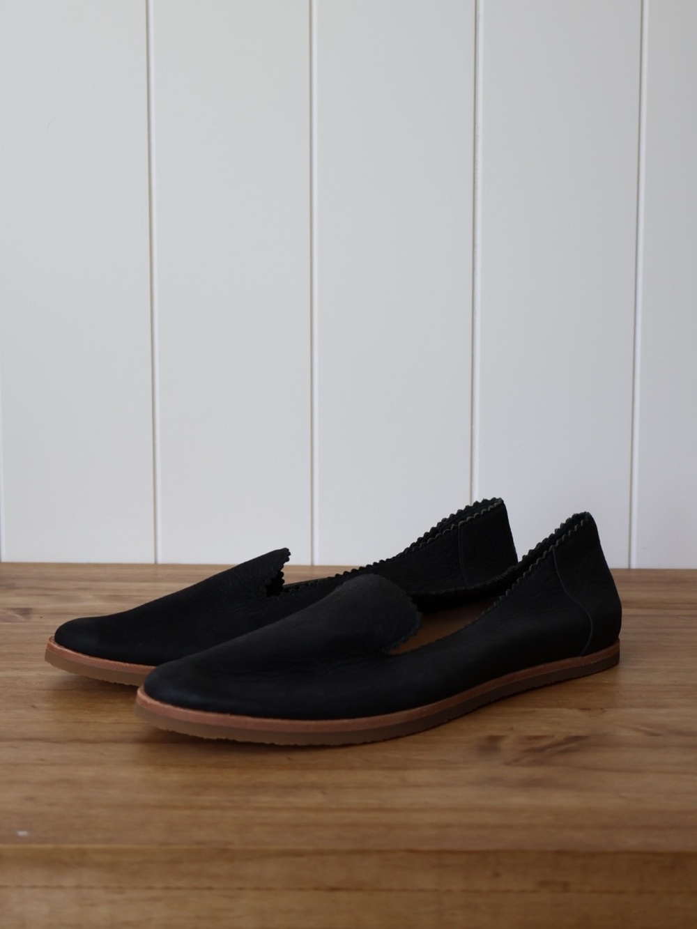 UGG Vista slip-on flats Women’s Nubuck Leather NWOT Australia Size 7